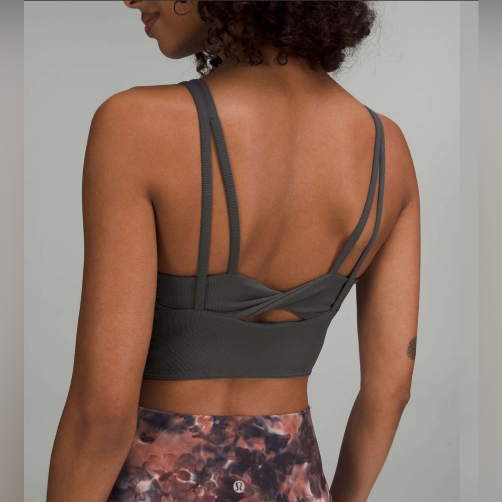 Lululemon Ribbed Back-Twist Yoga Bra in Graphite Grey *Light Support C/D Cup EUC